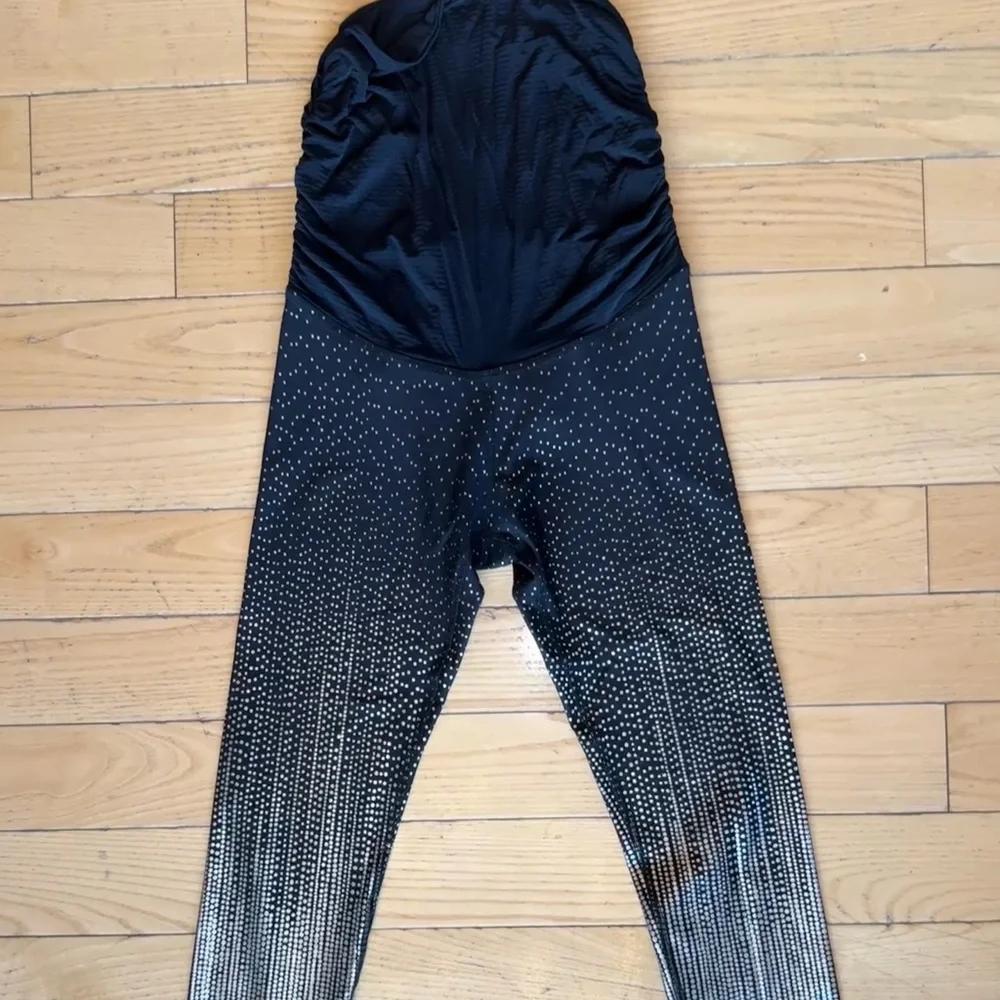 Beyond Yoga Beyond The Bump Maternity High Waisted Midi Leggings Medium - Picture 2 of 5